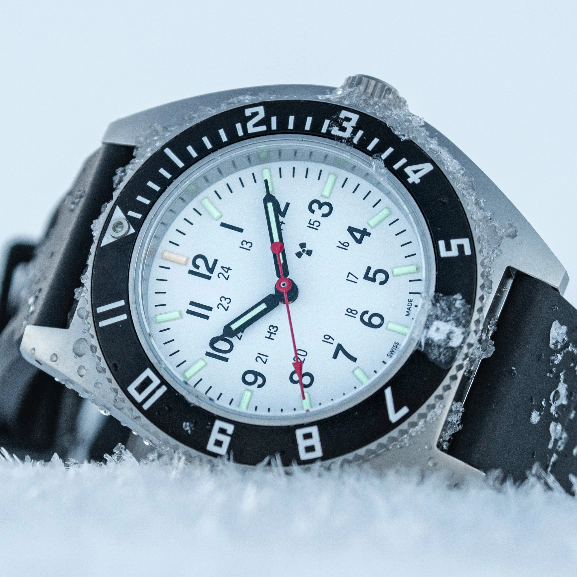 41mm Arctic Steel Navigator (SSNAV) on Black 3-Piece Rubber Strap Kit