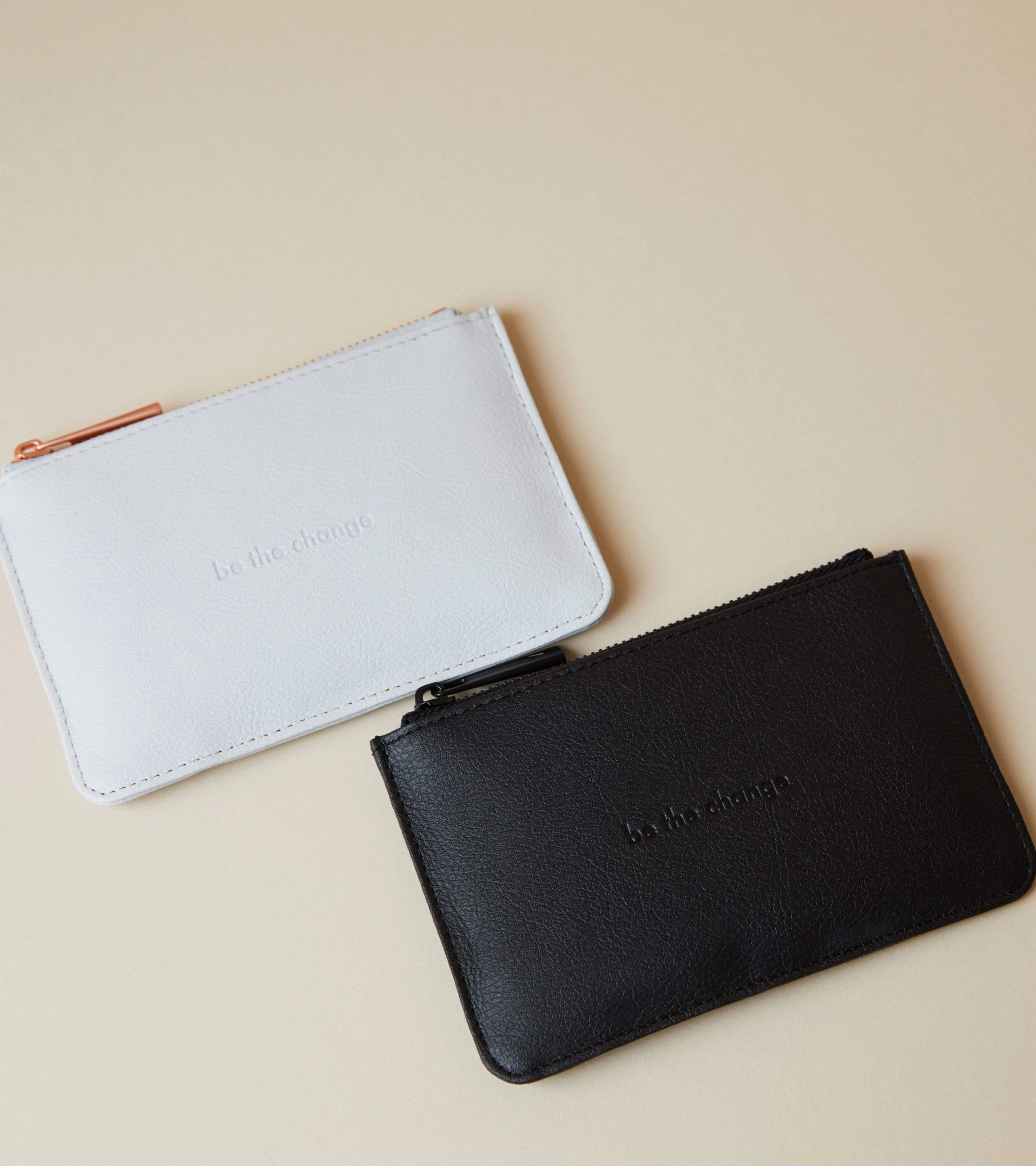 Classic Essentials Apple Leather Vegan Card Pouch | Light Grey