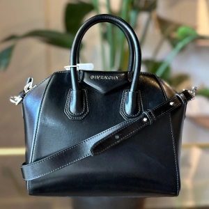 GIVENCHY Mini Antigona Shiny Lord Black