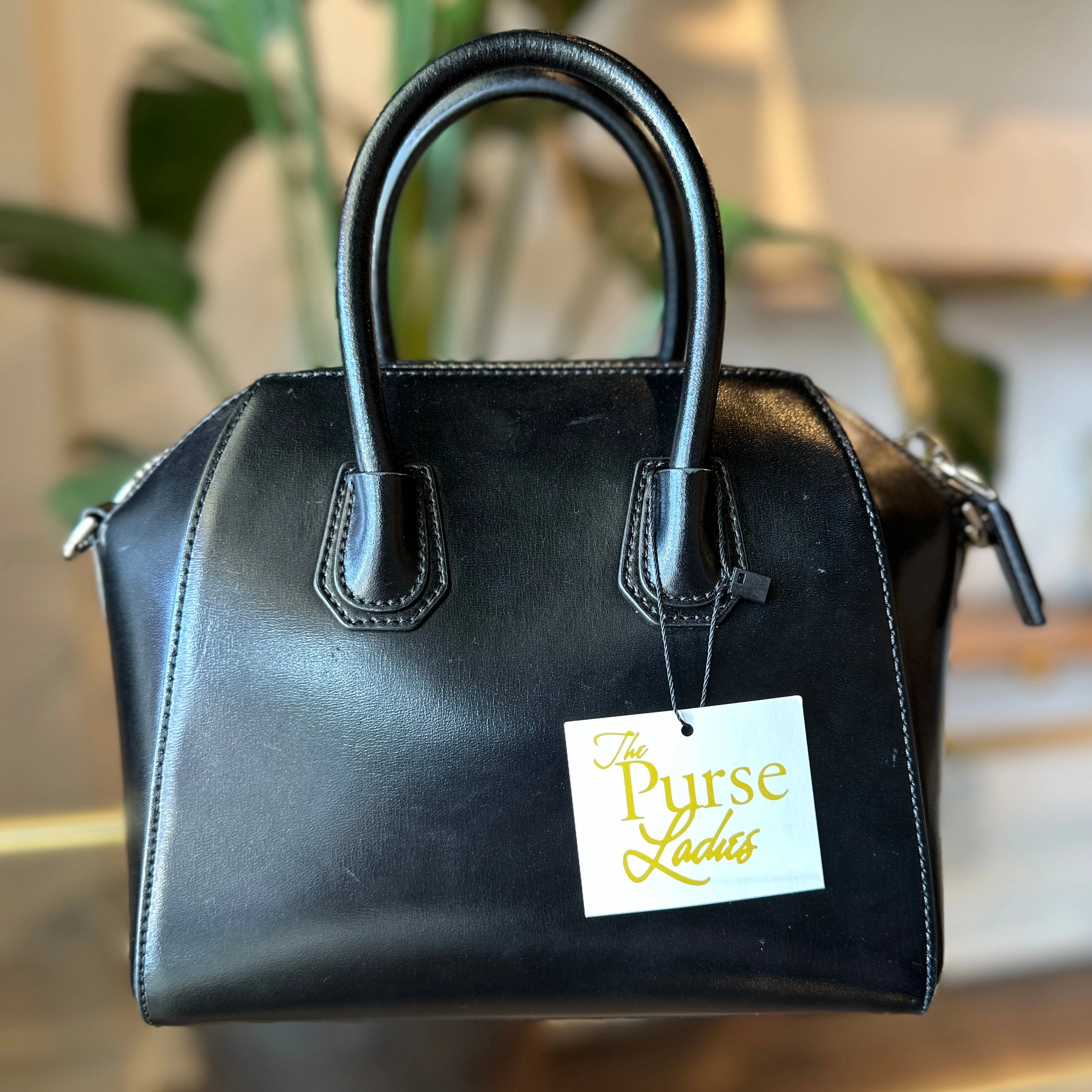 GIVENCHY Mini Antigona Shiny Lord Black