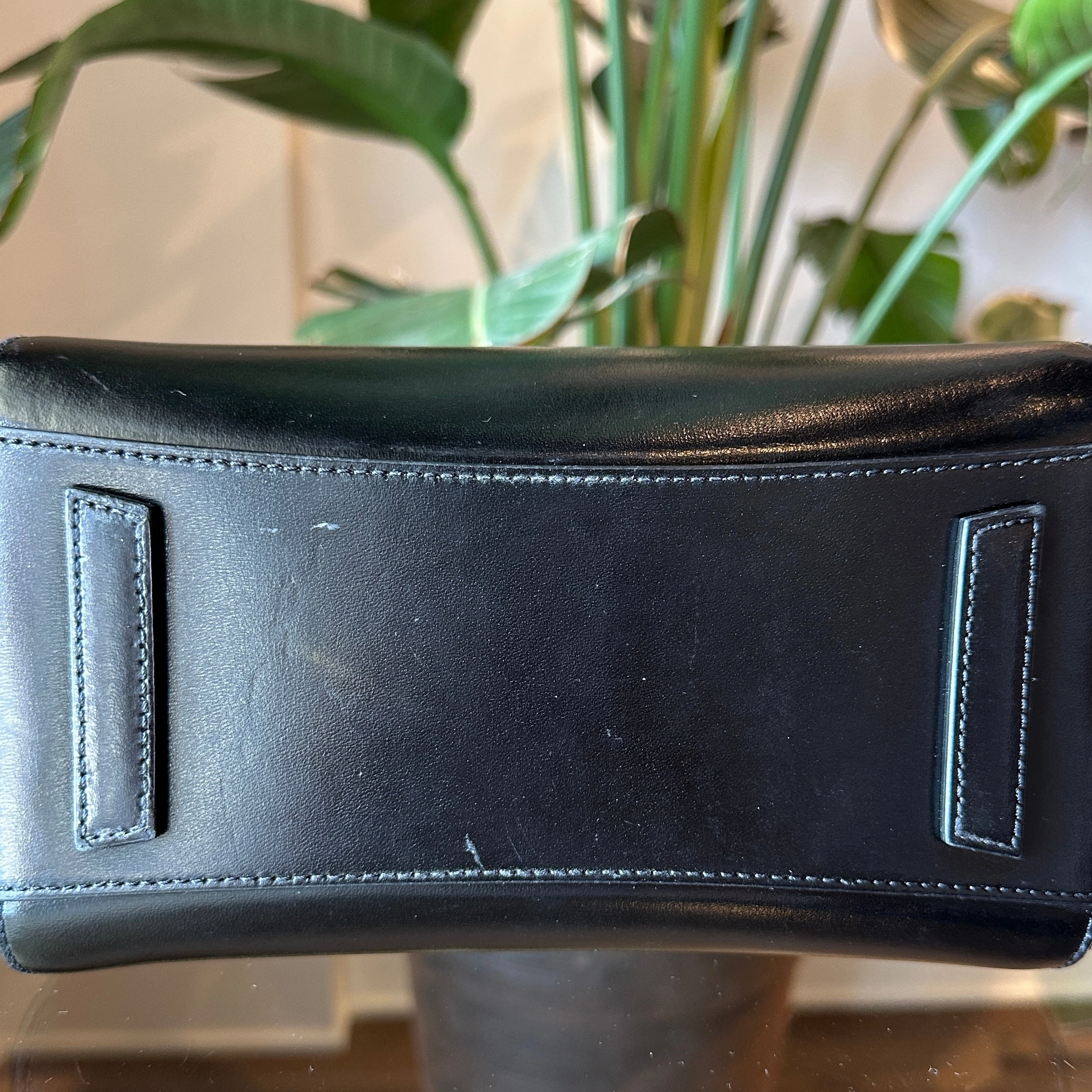 GIVENCHY Mini Antigona Shiny Lord Black