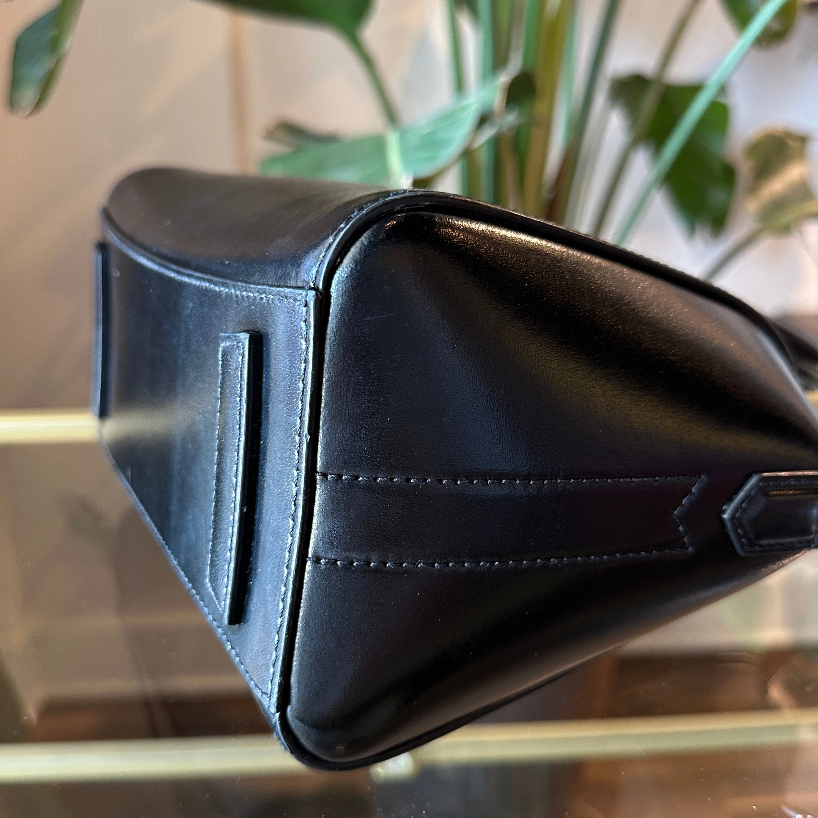 GIVENCHY Mini Antigona Shiny Lord Black