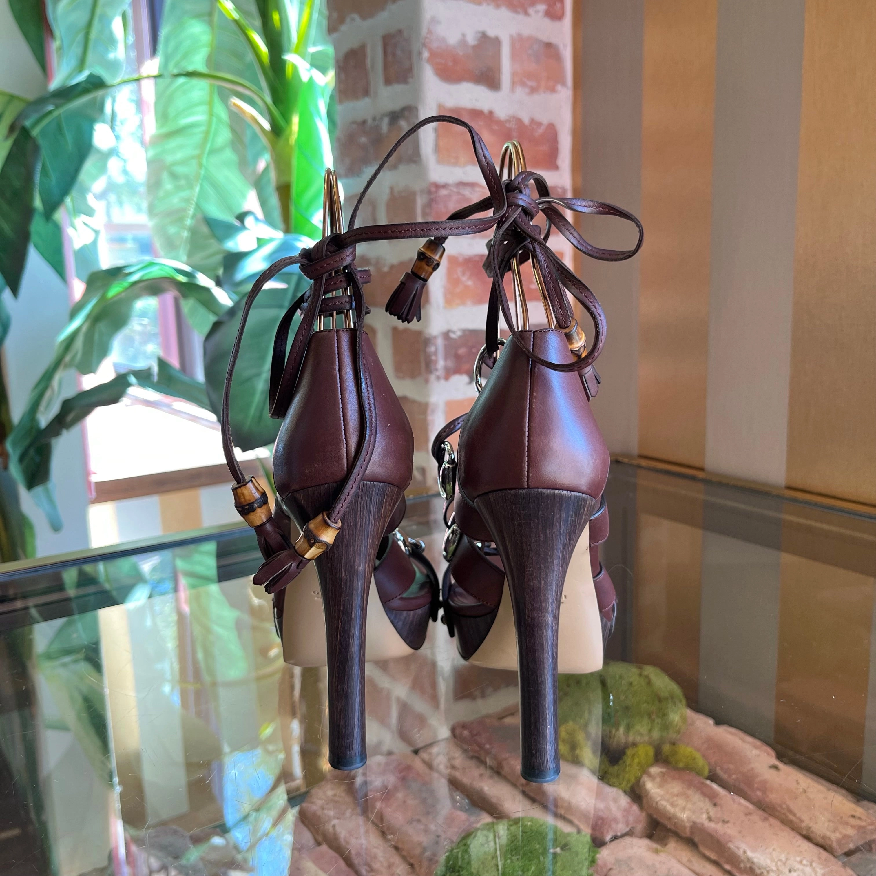 GUCCI Leather Horsebit Strappy Platform Heels SZ7B