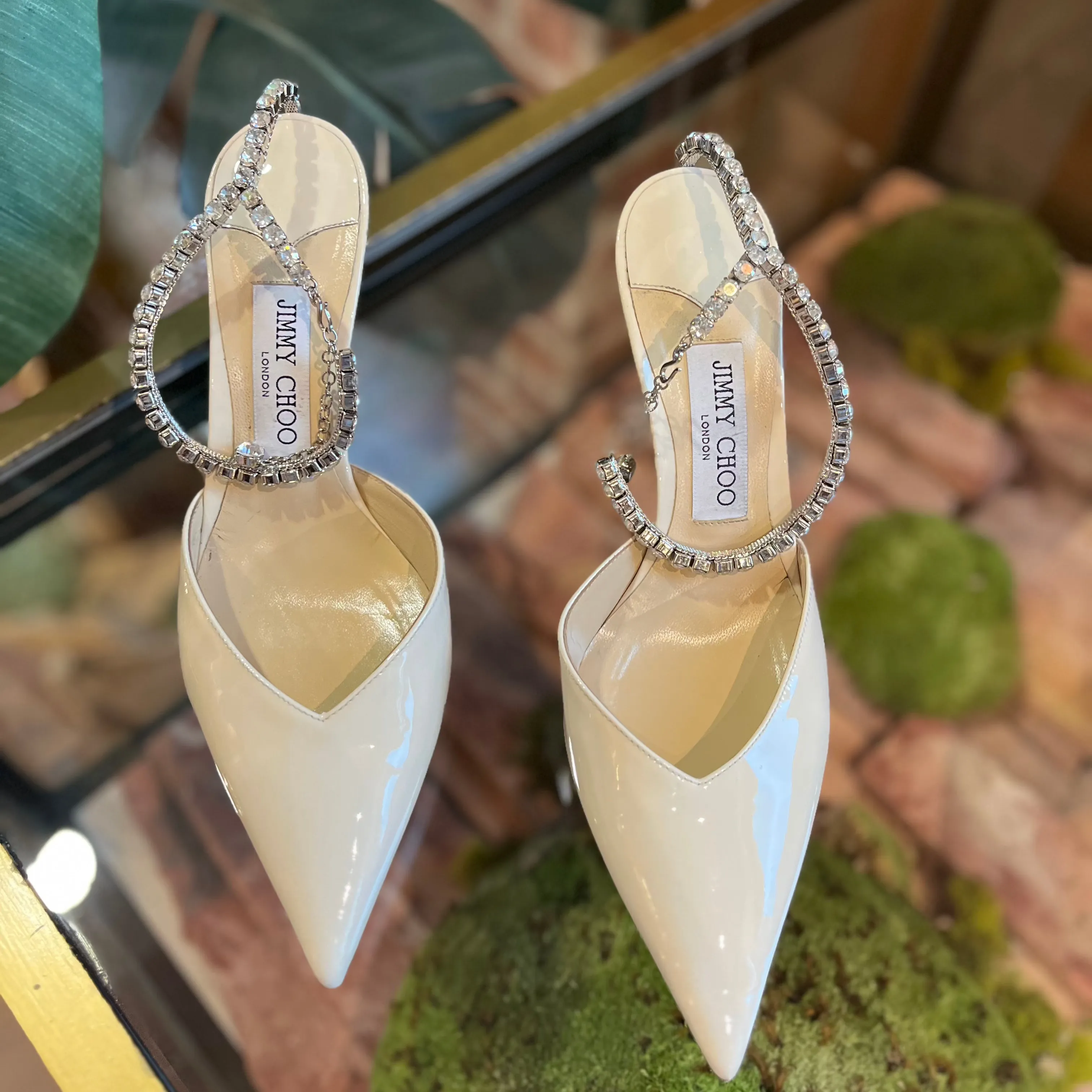 JIMMY CHOO White Patent Saeda Pumps Sz 38.5