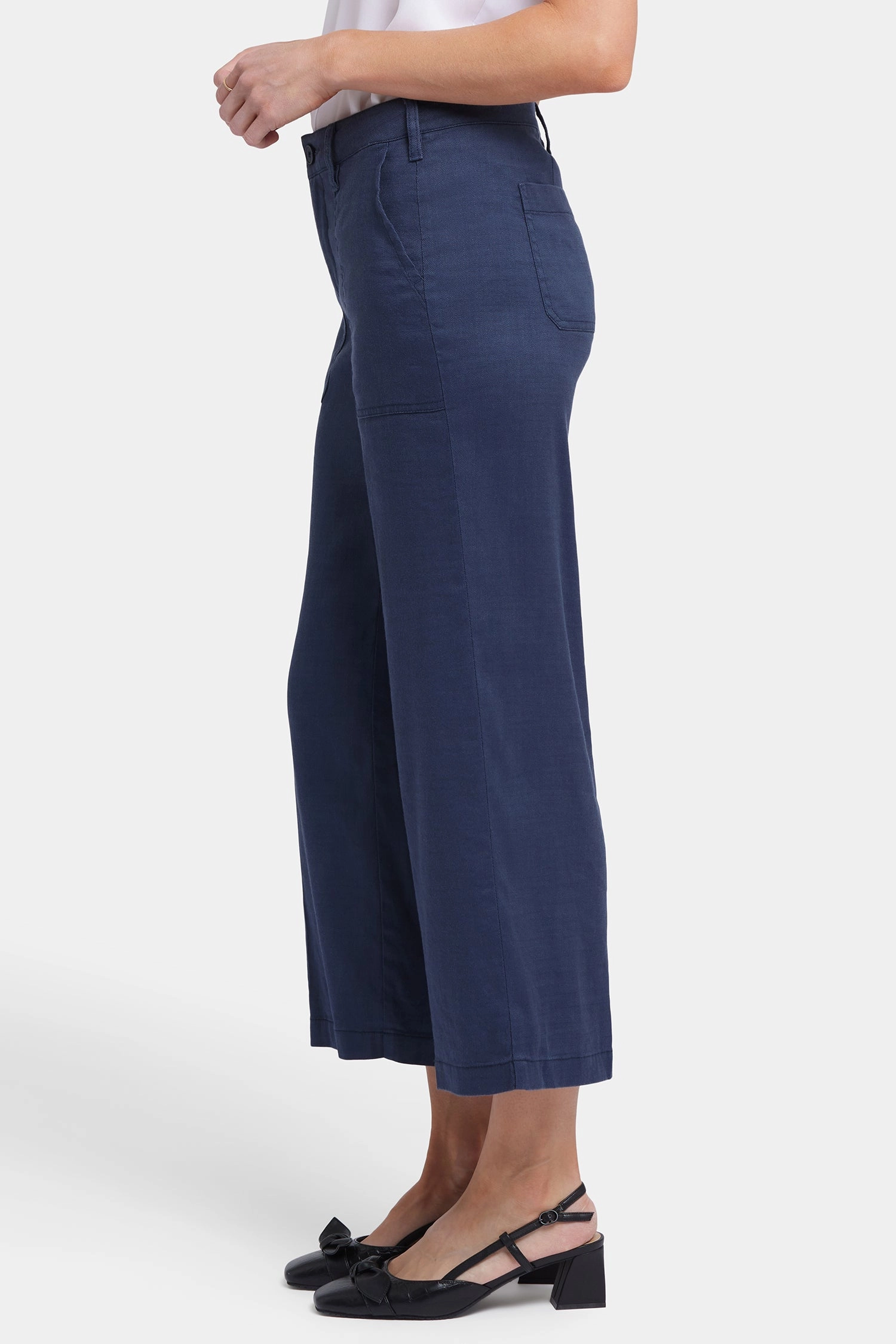 Wide Leg Cargo Capri Pants In Petite - Oxford Navy